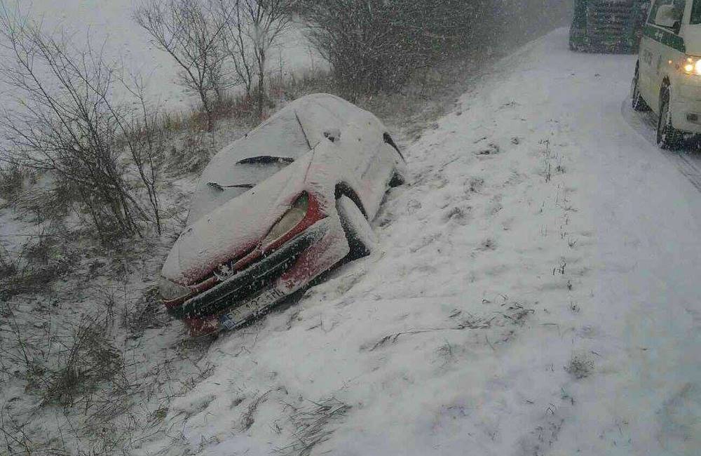 Foto: SHMÚ vydal výstrahu 1. stupňa, situáciu na cestách v najbližších dňoch skomplikuje poľadovica a sneh