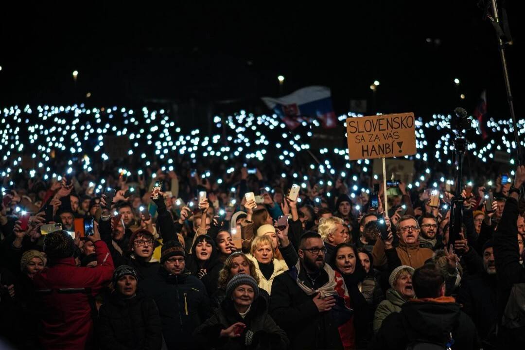 Foto: Protivládne protesty sa uskutočnia aj v troch mestách Trnavského kraja, v Bratislave má byť najväčší