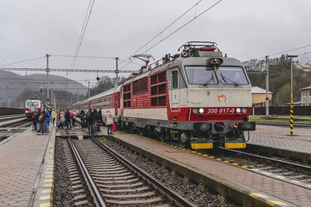 Foto: V úseku Kúty – Šaštín-Stráže upravujú železničnú trať, namiesto vlakov vás odvezú autobusy