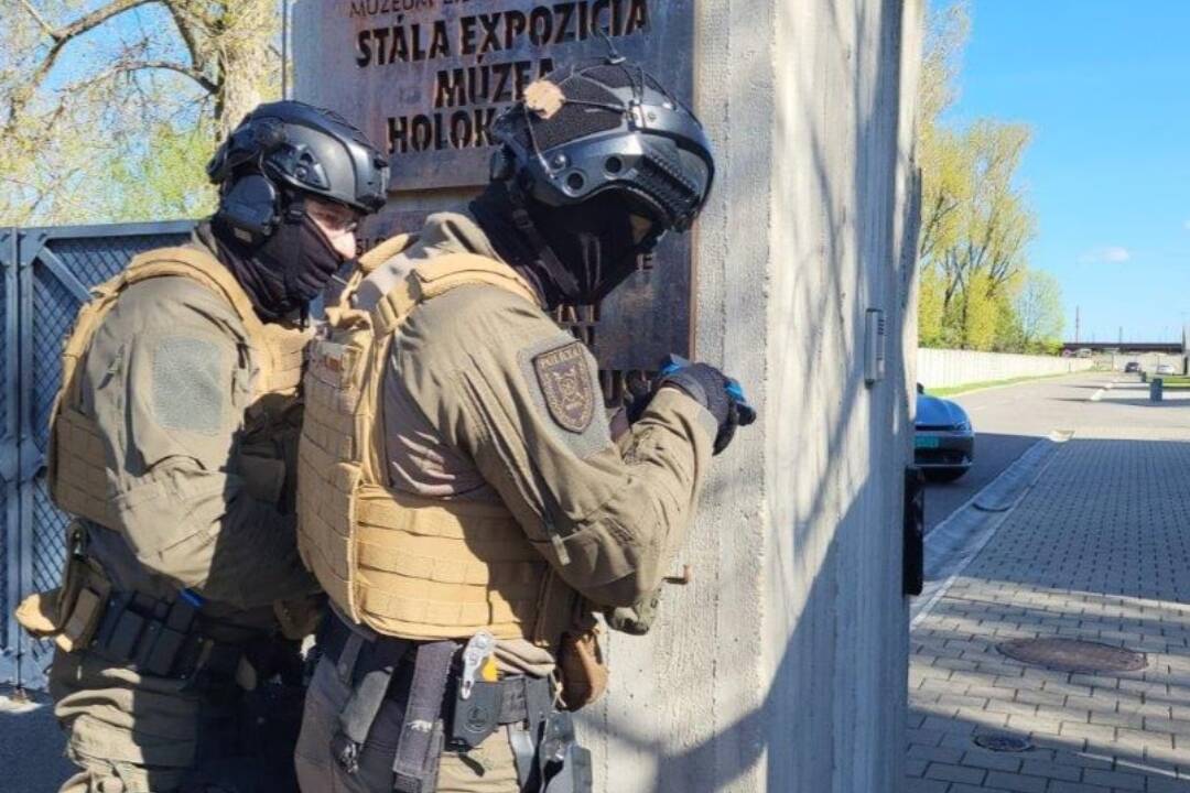 FOTO: Streľba, zranení aj rukojemníci: V Múzeu holokaustu v Seredi prebehlo ostré policajné cvičenie