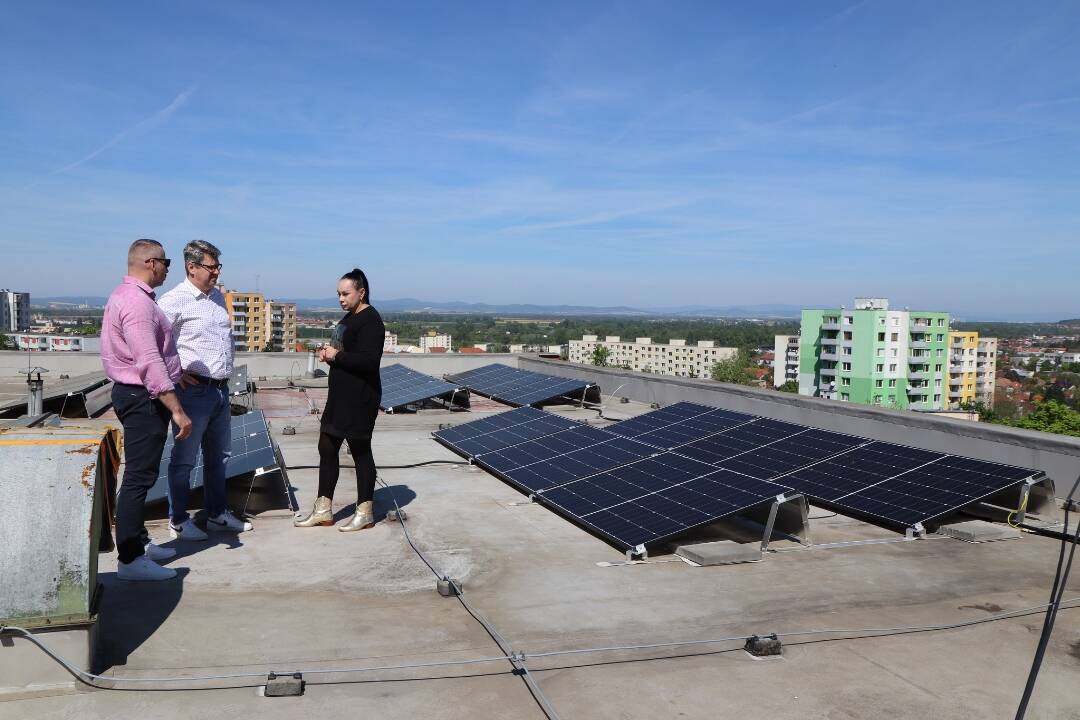 FOTO: Udržateľný rozvoj na prvom mieste: ZŠ s MŠ v Hlohovci investuje do boja proti klimatickým zmenám