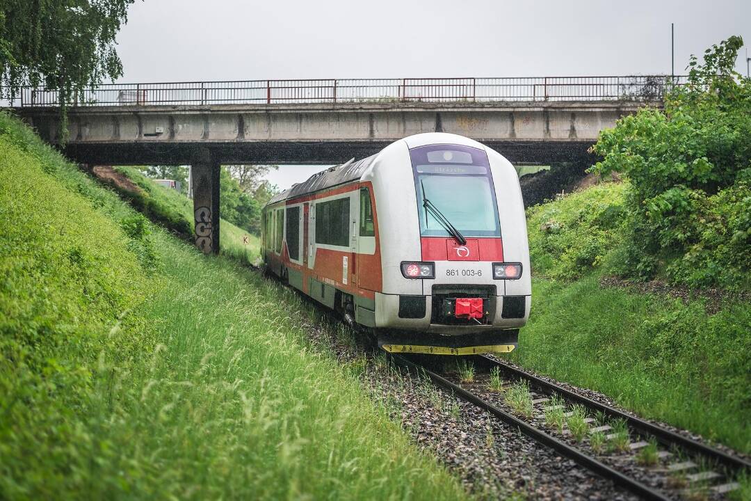 Foto: V úseku Komárno - Dunajská Streda boli dnes odrieknuté vlaky bez náhrady. Ľudí to rozhnevalo, takéto je vysvetlenie