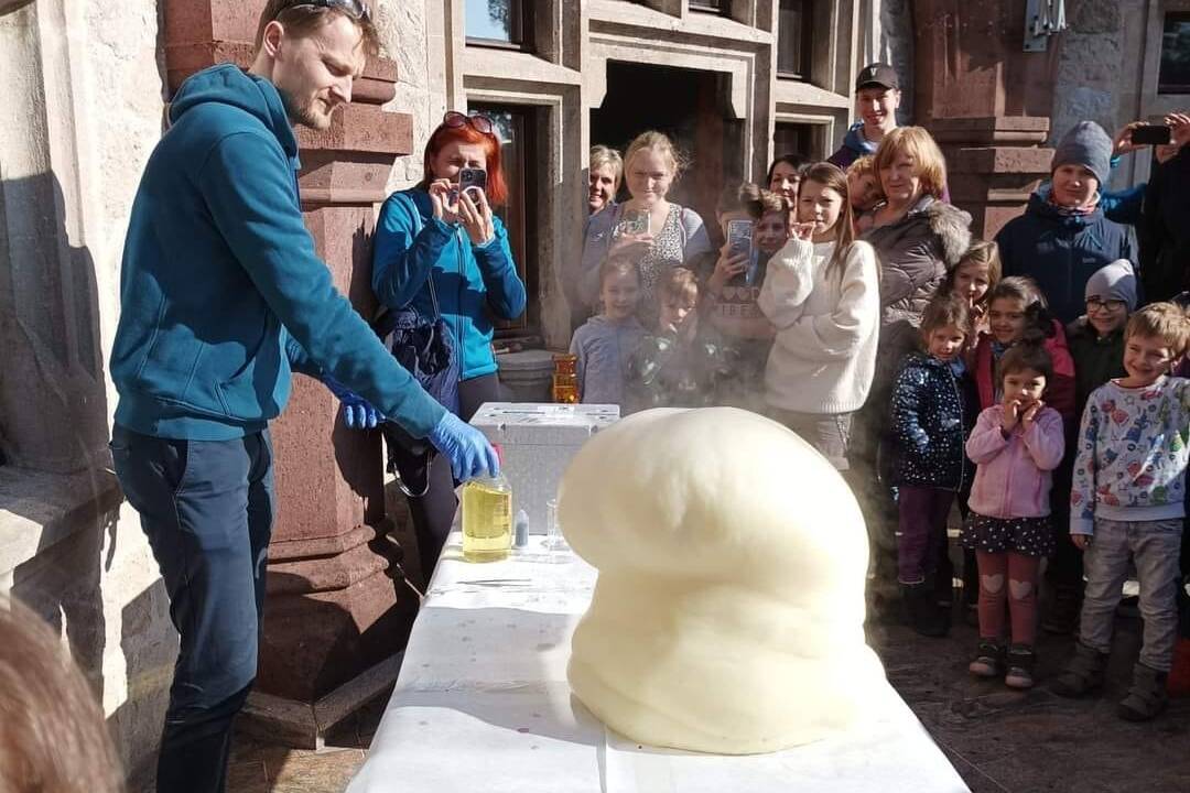 Foto: Na Smolenický zámok sa vracia podujatie Hravá veda. Vedci na ňom ukážu deťom, aká zábavná vie byť veda