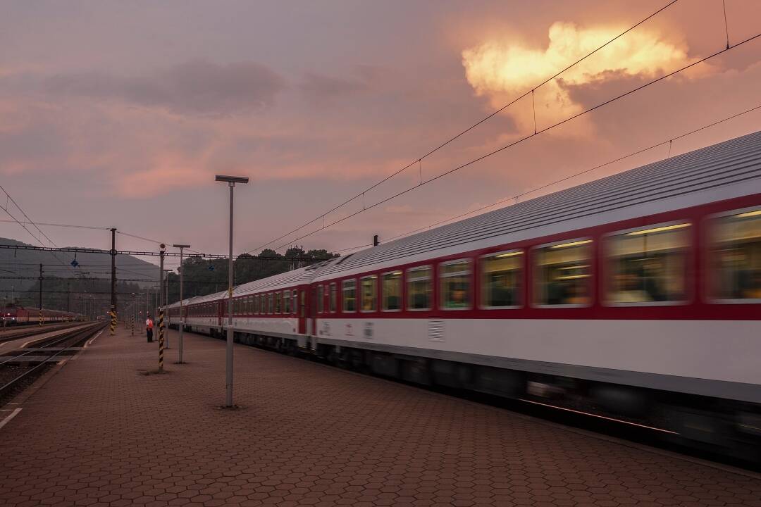 Foto: Na trati Boleráz - Smolenice nepremávajú do konca mája vlaky. Zavedená je náhradná autobusová doprava