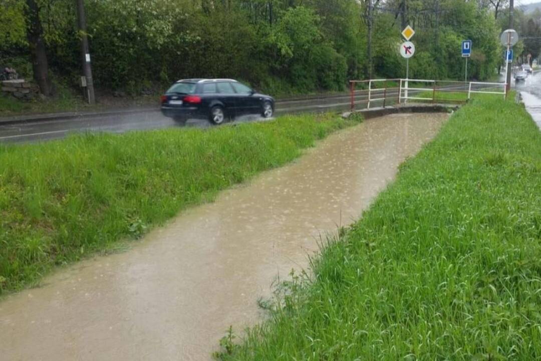 Foto: Pre Trnavský kraj bola vydaná výstraha 2. stupňa pred búrkami s intenzívnym dažďom