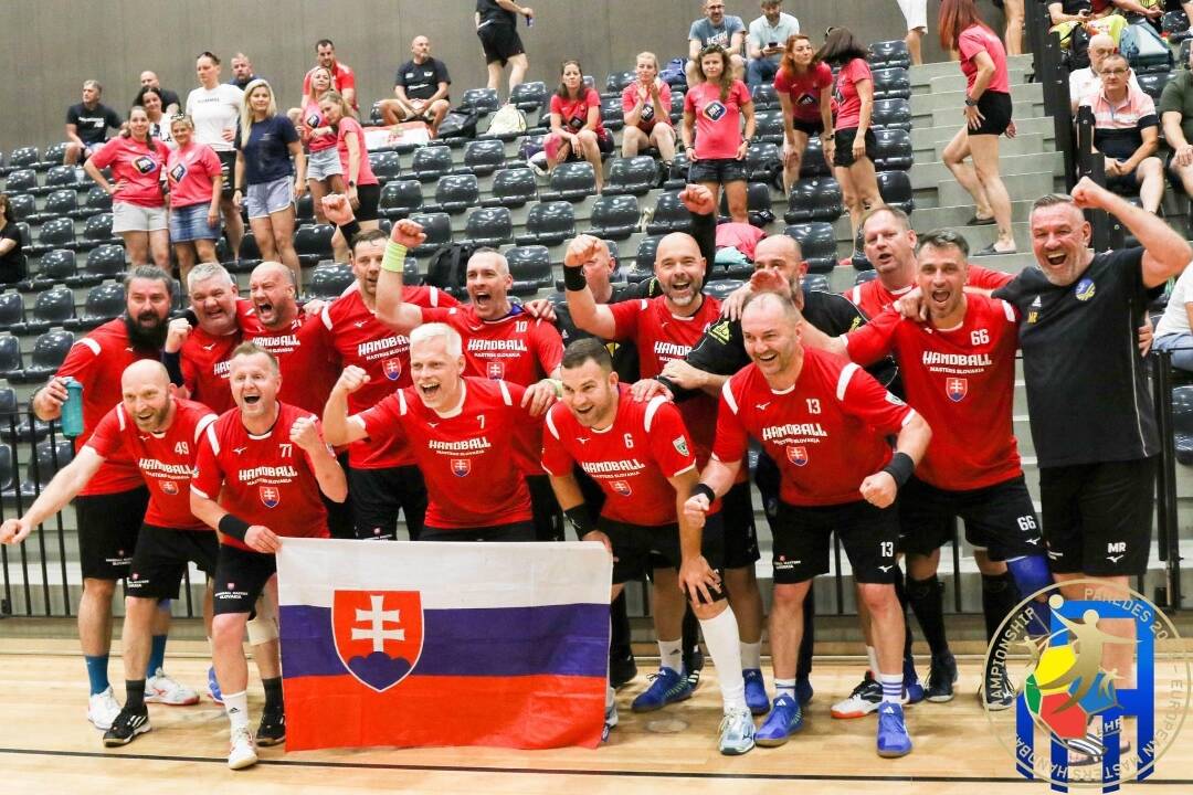 FOTO: Trnavskí hádzanári triumfovali na Majstrovstvách Európy Masters v Portugalsku