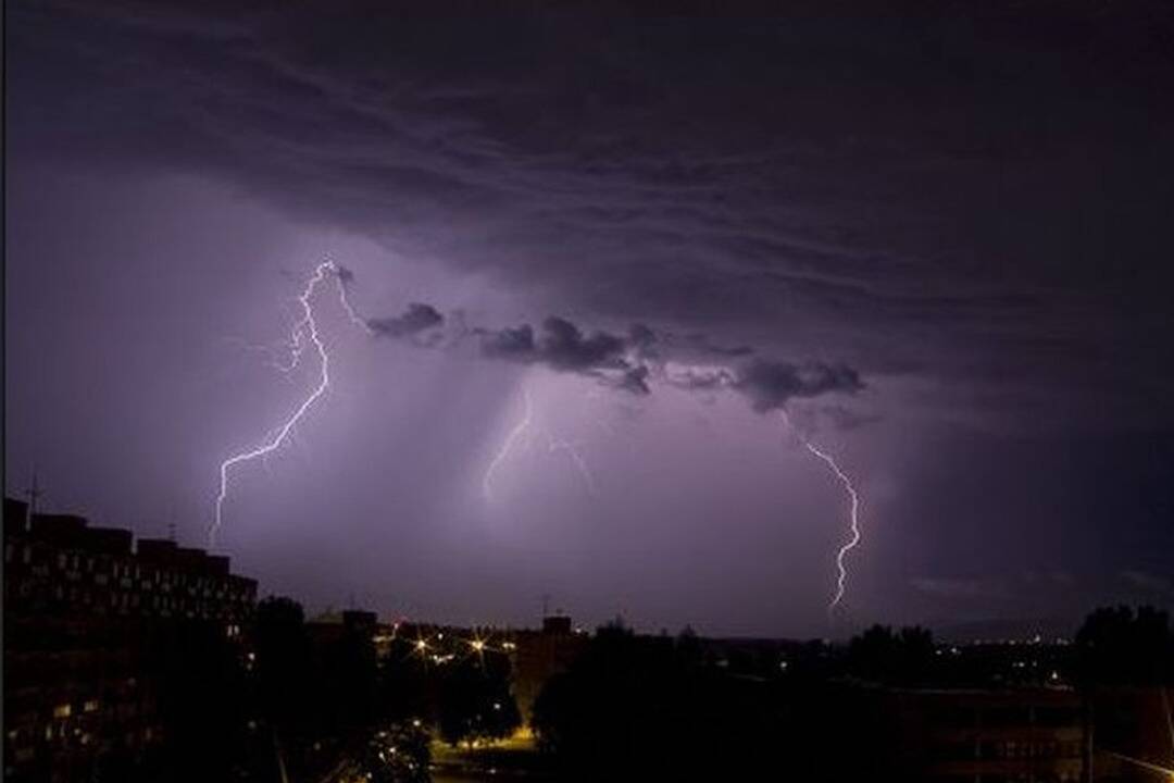 Foto: Nepriaznivé počasie môže Trnavský kraj zasiahnuť aj tieto dni. Platia aj výstrahy prvého stupňa