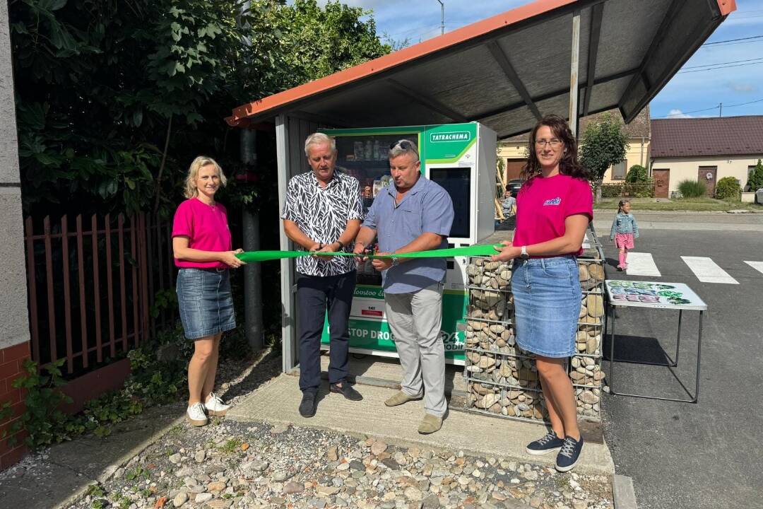 Foto: V Bučanoch a Červeníku otvorili prvé automaty na drogériu na Slovensku. Služba funguje nonstop 