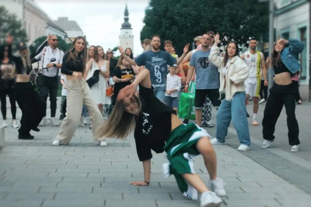 Foto: VIDEO: Idol Different vydal novú pieseň. Letná novinka sa natáčala v Malom Ríme, v hlavnej úlohe sú obyvatelia Trnavy