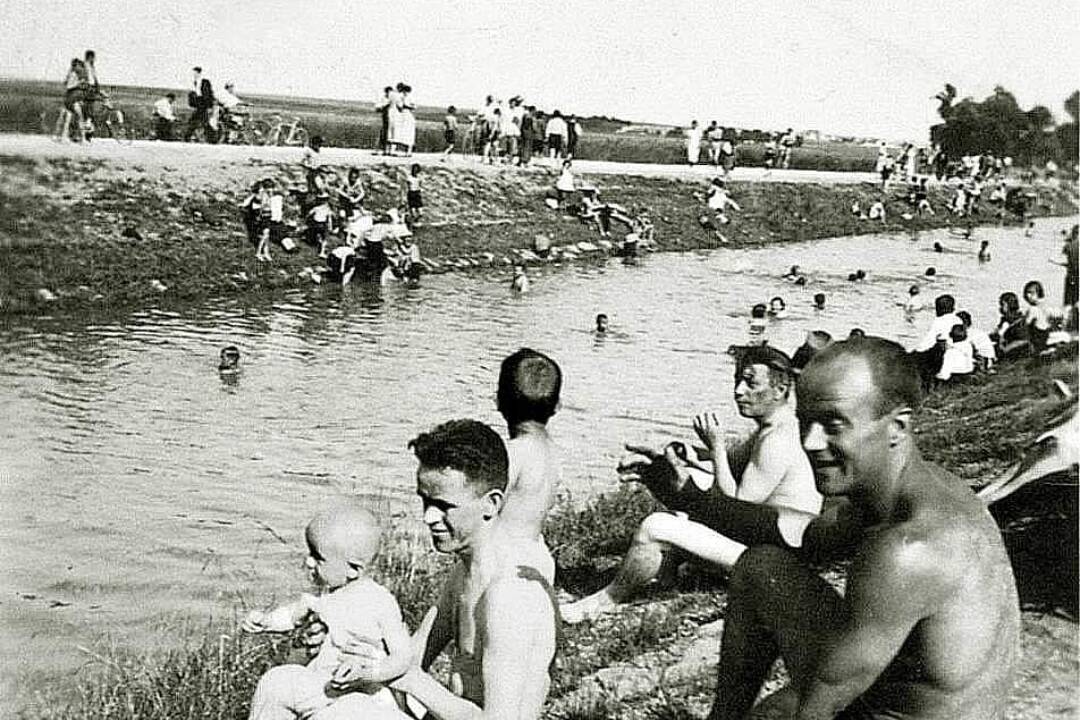 Foto: Trnavčania sa v nej učili plávať a vojaci nováčikovia v nej boli krstení. Spomienky na Trnávku vyvolala stará fotografia