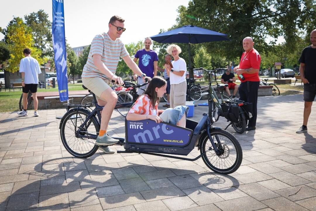 Foto: V Seredi budú premávať nové nákladné bicykle. Vyskúšať si ich mohli aj obyvatelia mesta