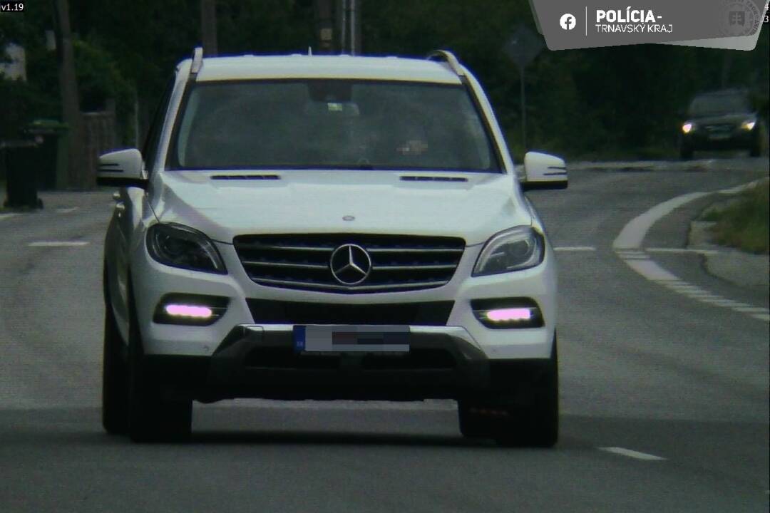 Mladík letel cez obec Radošovce rýchlosťou 113 km/h. Policajtom povedal, že sa ponáhľal za priateľkou