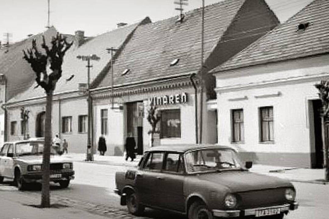 Foto: Pamätáte si na Vináreň u Čerešňu? Historická fotografia vyvolala u Trnavčanov spomienky na obľúbený podnik 