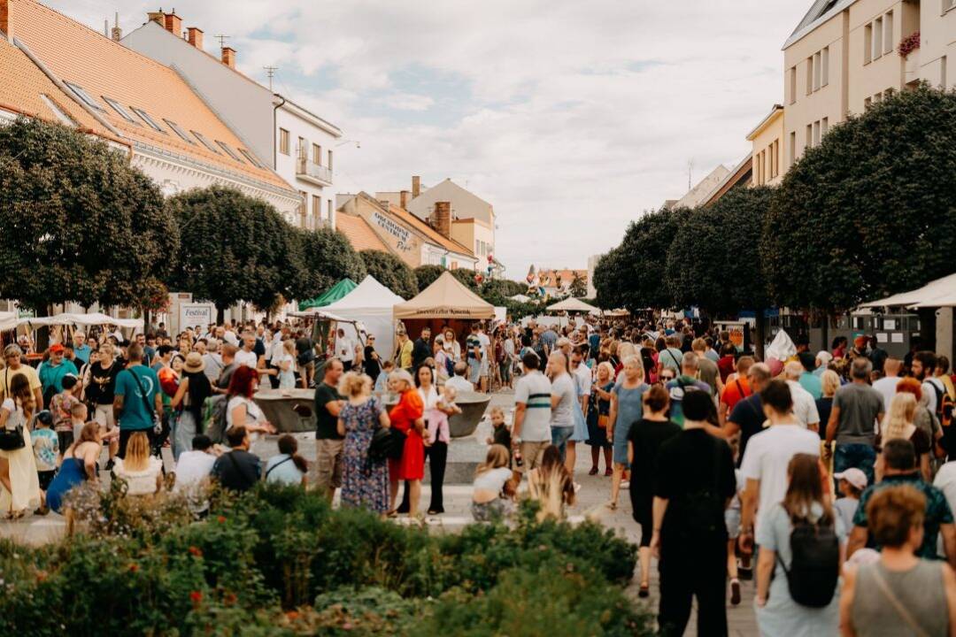 Foto: Trnavský jarmok kvôli dažďu ruší niektoré podujatia. Na čo sa však môžete stále tešiť?