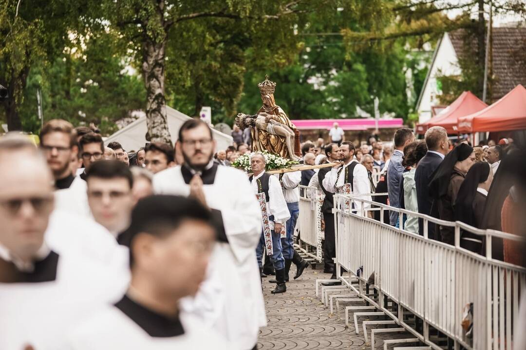 Foto: Nepriaznivé počasie ovplyvnilo aj národnú púť v Šaštíne. Arcidiecéza musela zmeniť program