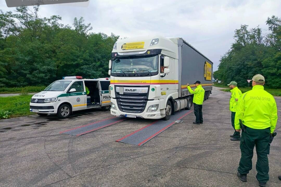 Foto: Trnavskí colníci zadržali kamión plný falošných pracích gélov. Pre ľudí môžu predstavovať vážne zdravotné riziko