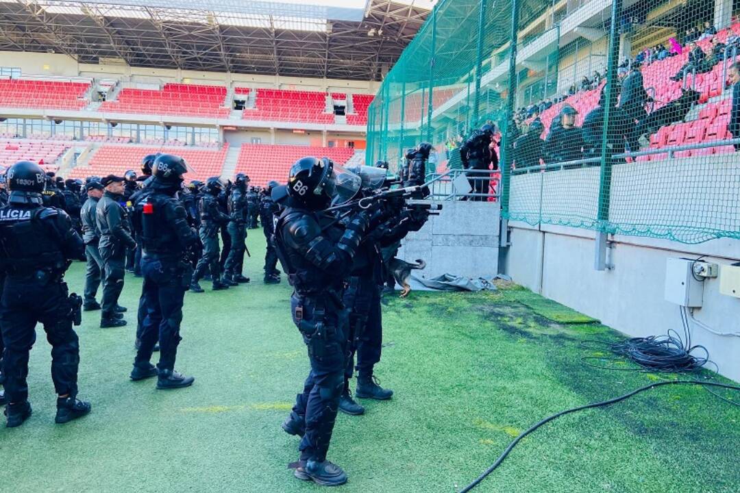 FOTO: Už v sobotu sa uskutoční derby medzi Spartakom a Slovanom. Trénovali naň aj policajti