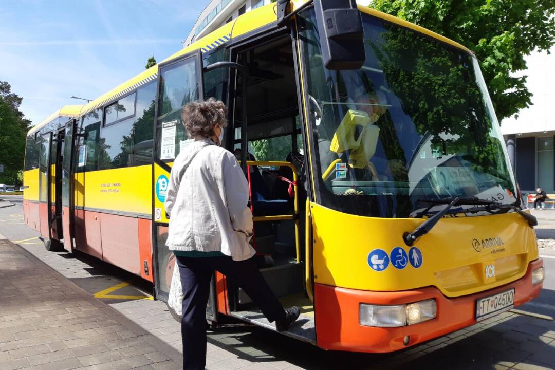 Piešťanci diskutovali o zmenách v mestskej autobusovej doprave, veľa ich neprišlo. Čo im prekáža?