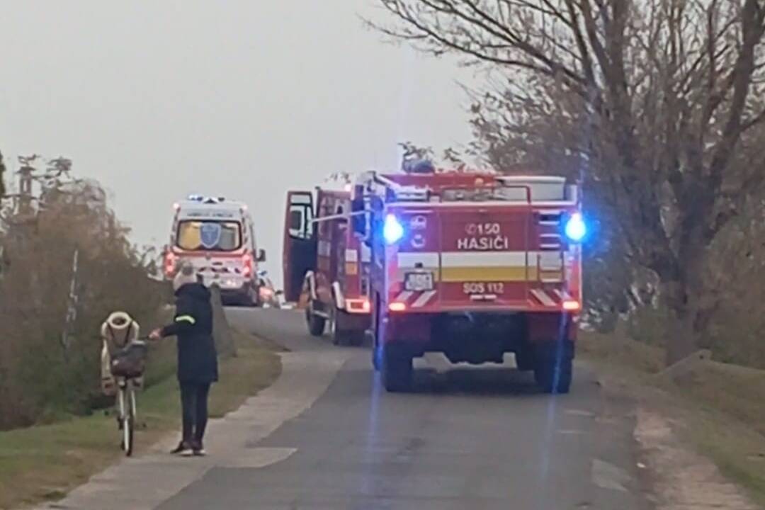 Foto: Po policajnej naháňačke v Moravskom Svätom Jáne zomrel jeden muž, pri úteku vbehol rovno pod vlak 