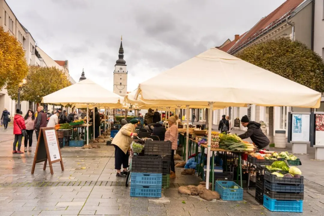 Foto: Blíži sa posledný tohtoročný mestský trh. Počas adventu však zmení lokalitu, kde ho nájdete?