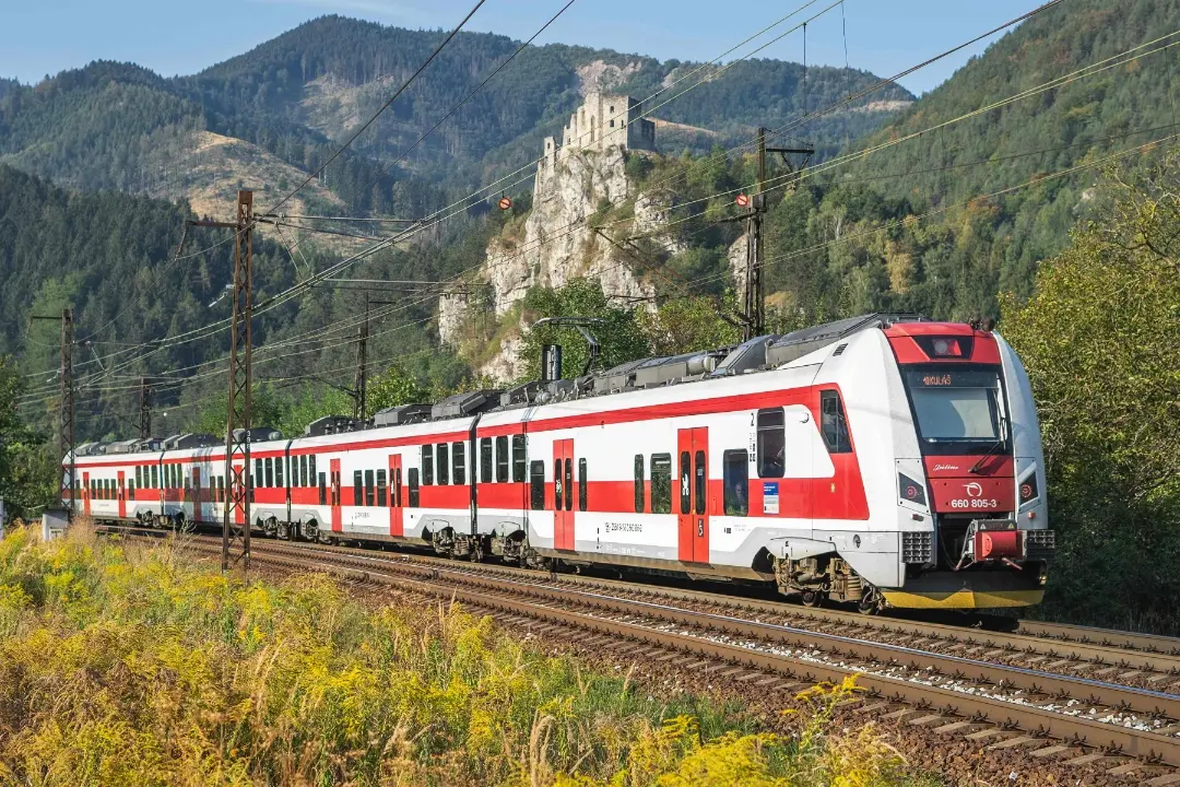 Foto: Železničnú spoločnosť Slovensko zasiahol výpadok predaja lístkov. Na stanici v Trnave to spôsobilo chaos