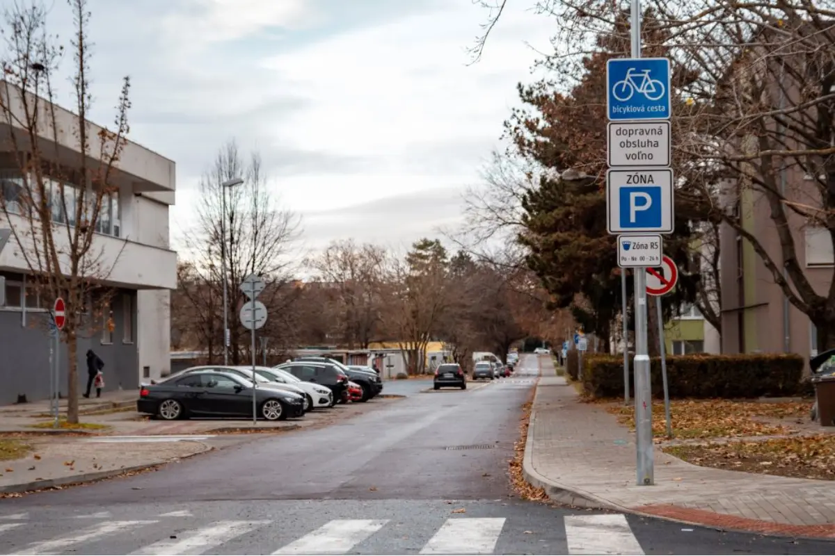 Foto: V Trnave vznikla nová bicyklová cesta. Vojsť na ňu však môžu aj motorové vozidlá