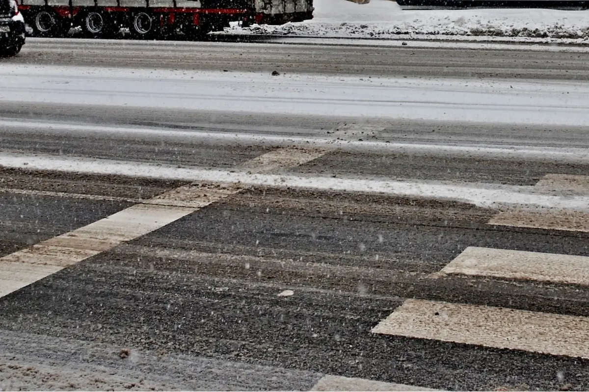 Foto: V celom Trnavskom kraji platí výstraha pred poľadovicou a hmlou. Pozor si dávajte najmä na cestách