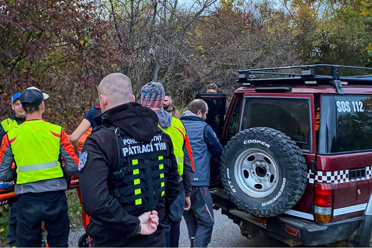 Foto: VIDEO: Nočné pátranie po maloletom dievčati sa skončilo úspešne. Pomáhal pátrací tím aj polícia