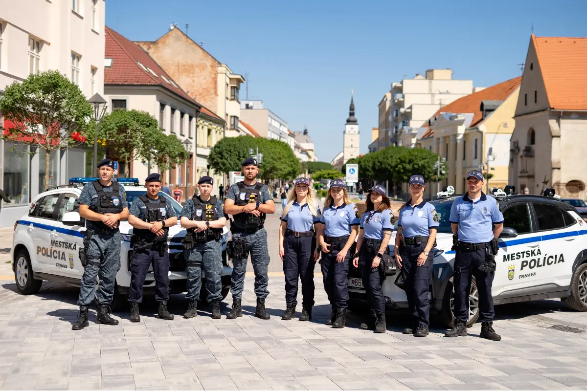 Foto: Mestská polícia v Trnave hľadá kolegu, okrem nájomného bytu ponúka ako benefit aj kopec voľného času popri práci