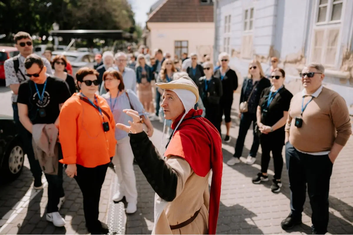 Foto: V Trnave sa uskutočnia výnimočné prehliadky. Zamerajú sa na najväčšie historické tragédie a miesta symbolizujúce mier