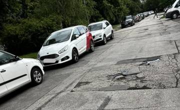 V Piešťanoch je jeden výtlk na ceste za druhým. Kedy s tým bude mesto niečo robiť?, pýtajú sa obyvatelia