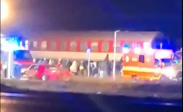 VIDEO: Vlak pred Trnavou smerujúci do Bratislavy zrazil osobu v koľajisku. Cestujúcich prevážali autobusmi