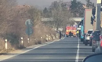 Vodiči pozor, na vjazde do Radošoviec z Holíča došlo k nehode. Zdržíte sa v oboch smeroch