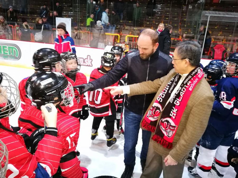 Trnavský župan a zástupca Taiwanu ocenili mladých hráčov na žiackom hokejovom turnaji, foto 9