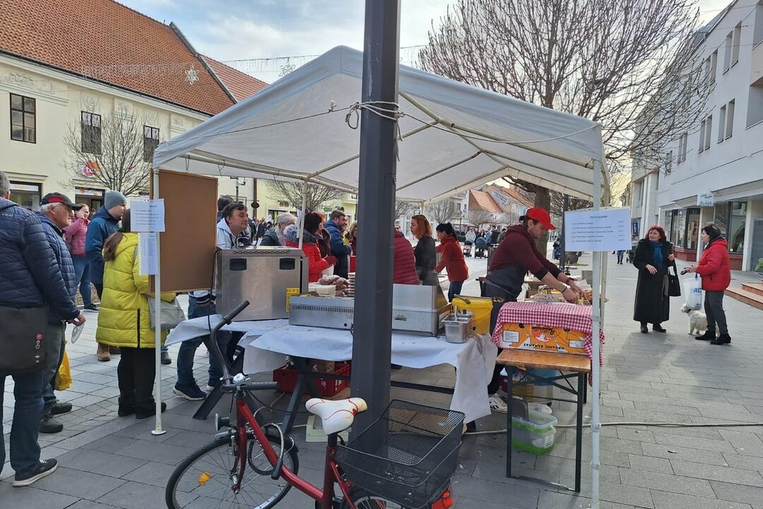 FOTO: Tradičné trnavské fašiangy o návštevníkov nemajú núdzu, foto 3