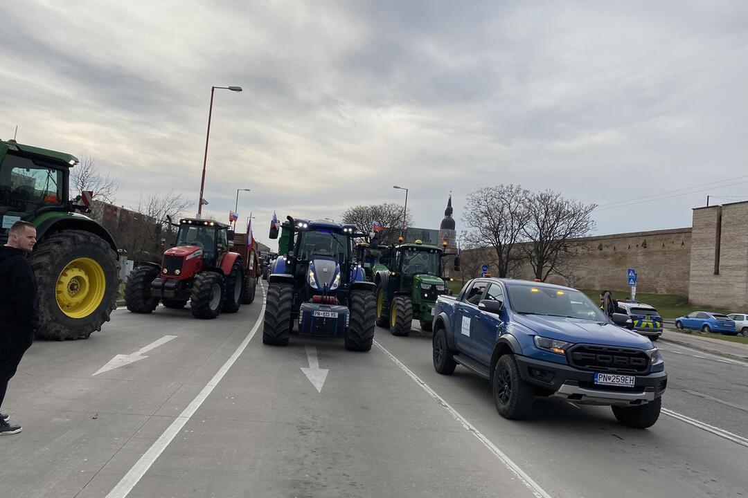 FOTO: Farmárske protesty v Trnave blokujú dopravu, foto 3