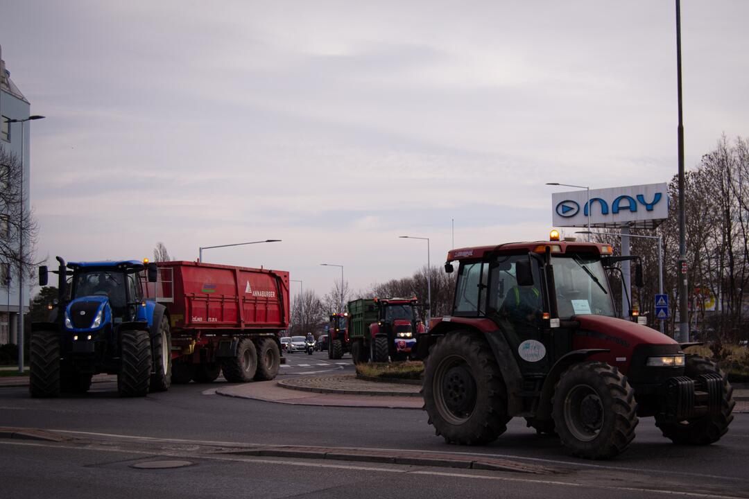 FOTO: Farmárske protesty v Trnave blokujú dopravu, foto 8