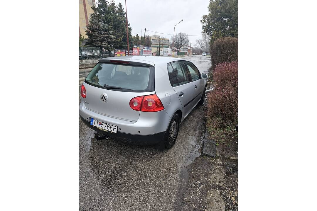 FOTO: Trnavčanovi páchateľ zdemoloval auto. Z miesta nehody ušiel, foto 4