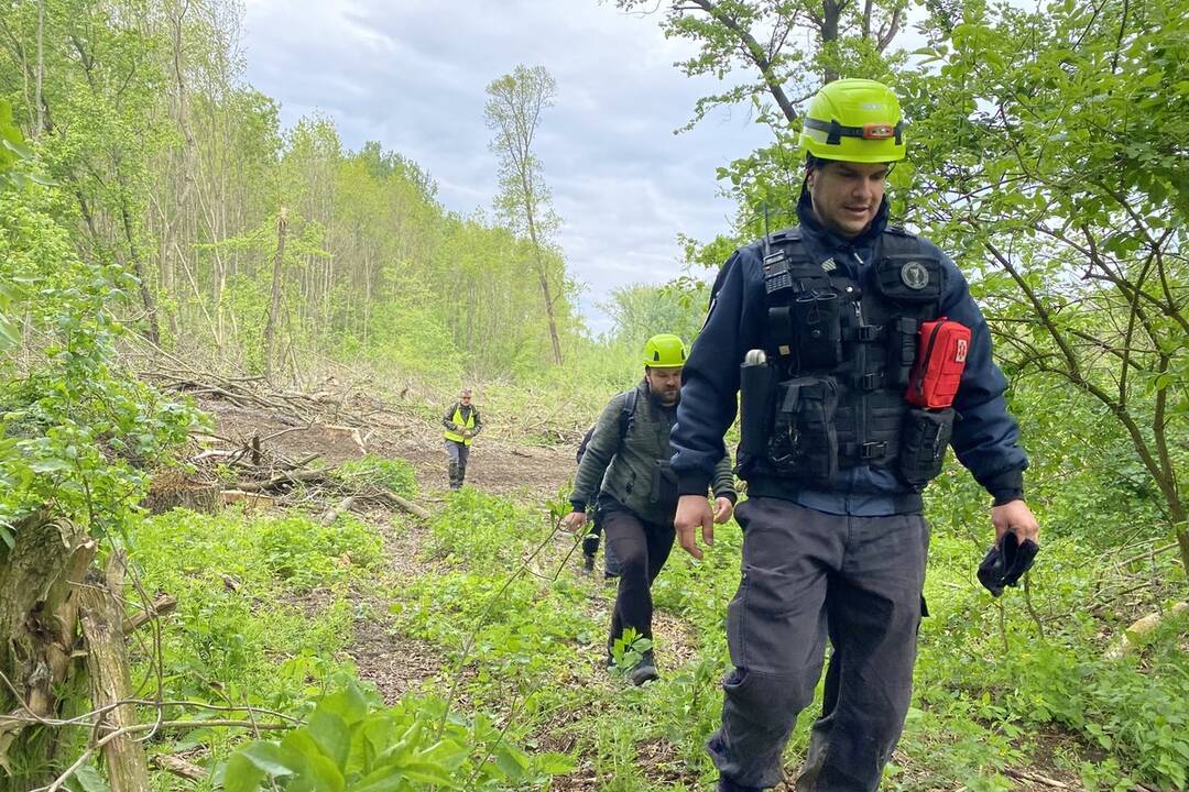 FOTO: Po nezvestnom Milanovi pátrali v povodí Moravy drony aj termokamera, foto 19