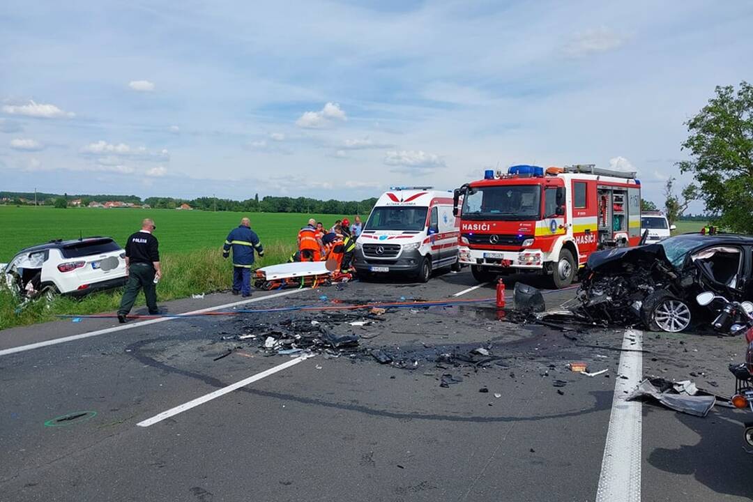 FOTO: Tragická nehoda neďaleko Viesky si vyžiadala život jedného z vodičov, foto 2