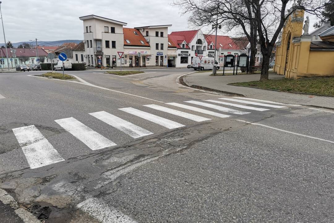 FOTO: Cesta II. triedy v okrese Hlohovec sa začne rekonštruovať, foto 2