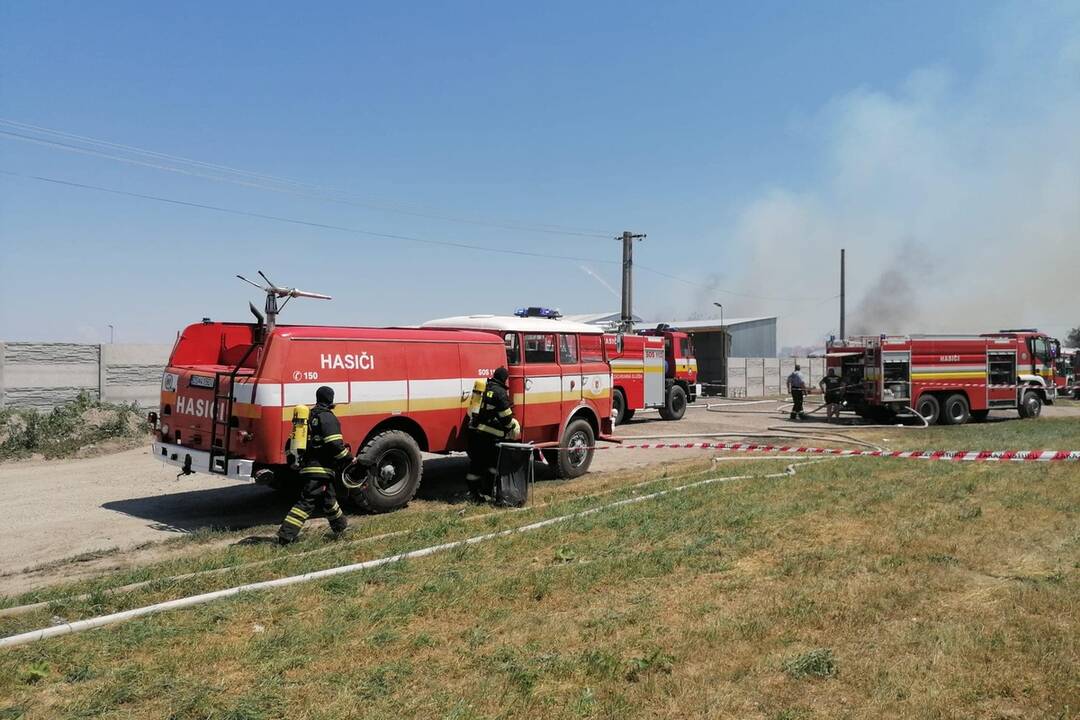 FOTO: Požiar recyklačného strediska, foto 5