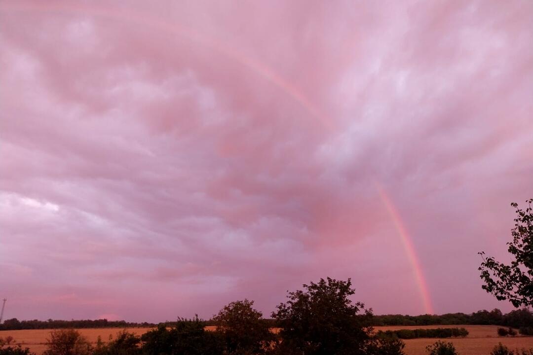 FOTO: Nad Trnavou sa objavila krásna dúha. Takto ju zachytili obyvatelia, foto 6