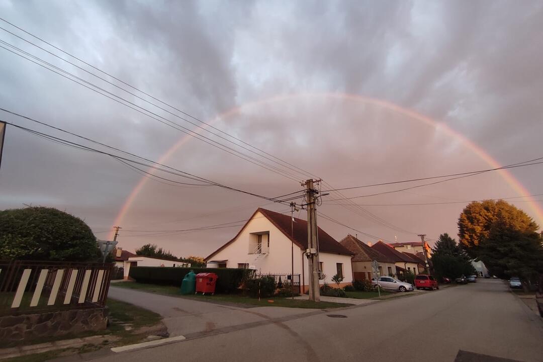 FOTO: Nad Trnavou sa objavila krásna dúha. Takto ju zachytili obyvatelia, foto 9