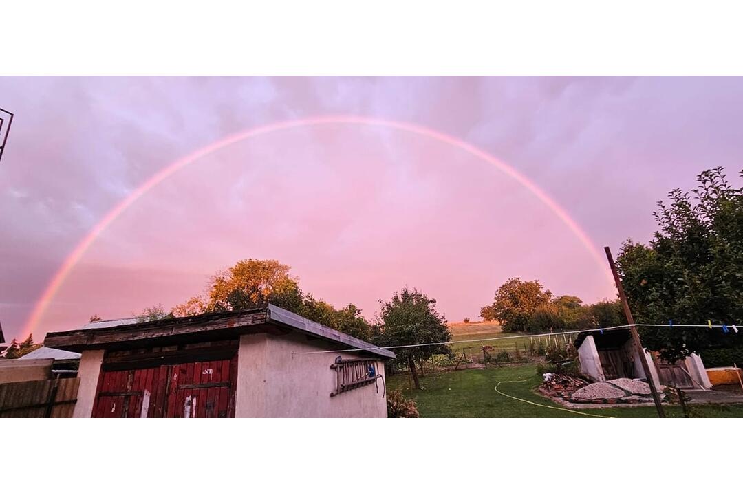 FOTO: Nad Trnavou sa objavila krásna dúha. Takto ju zachytili obyvatelia, foto 12