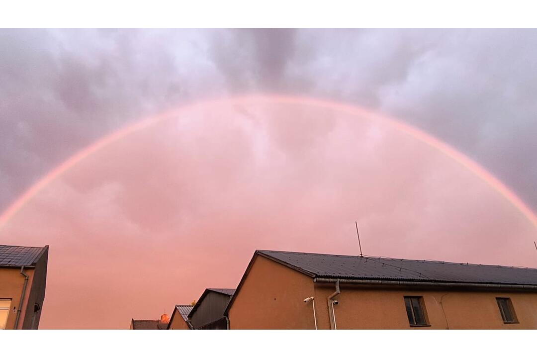 FOTO: Nad Trnavou sa objavila krásna dúha. Takto ju zachytili obyvatelia, foto 15