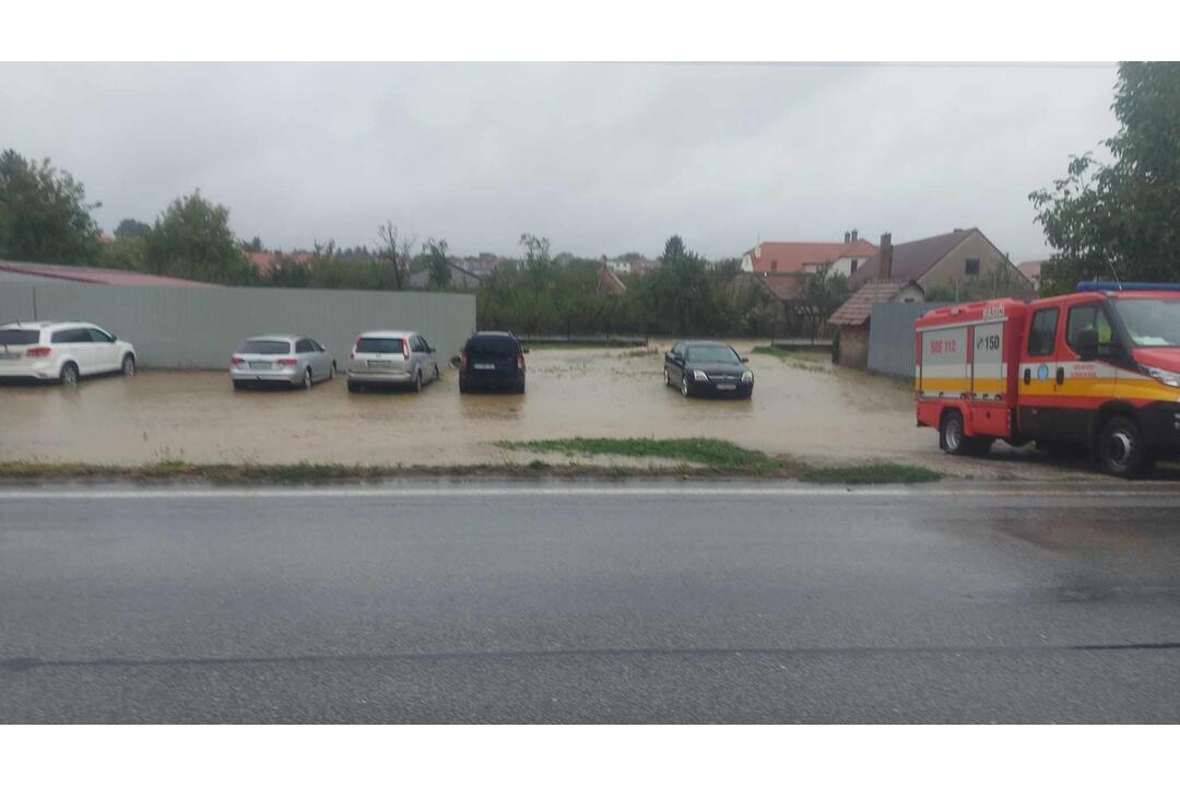 FOTO: V obci Radošovce zaplavilo vyše 50 domov, foto 5