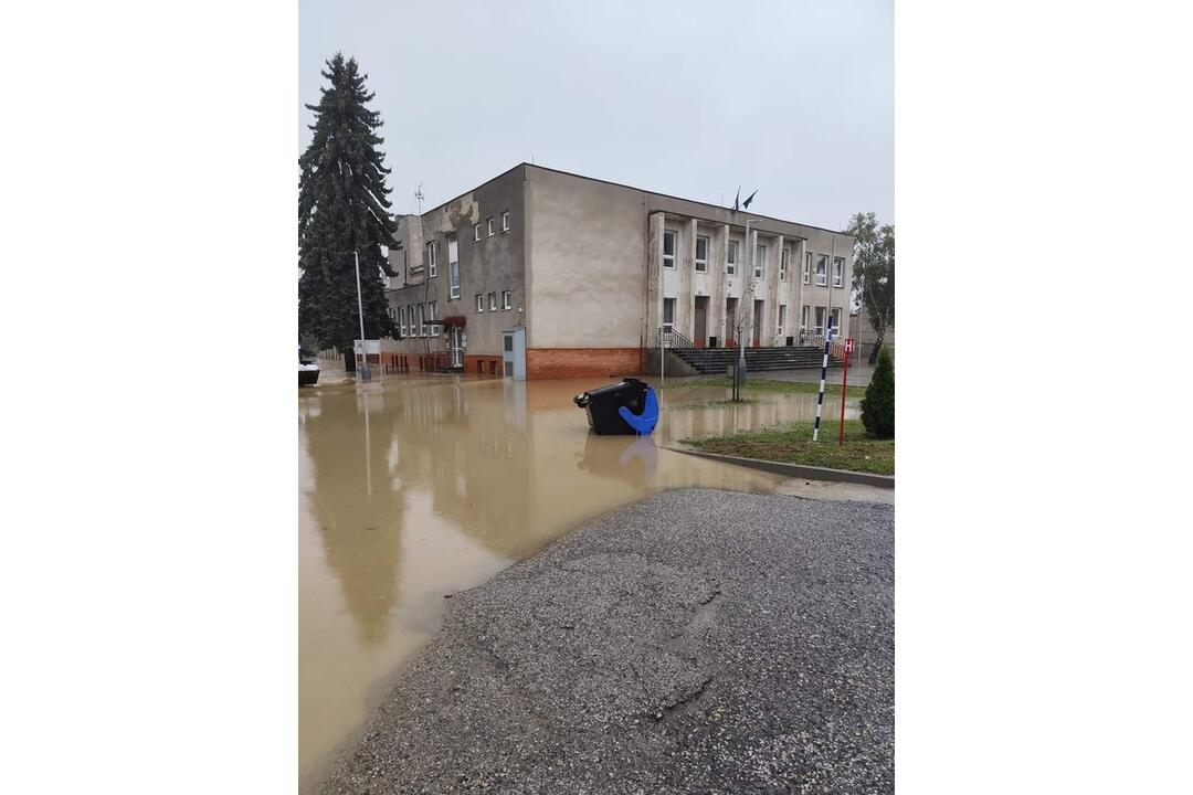 FOTO: V obci Radošovce zaplavilo vyše 50 domov, foto 10