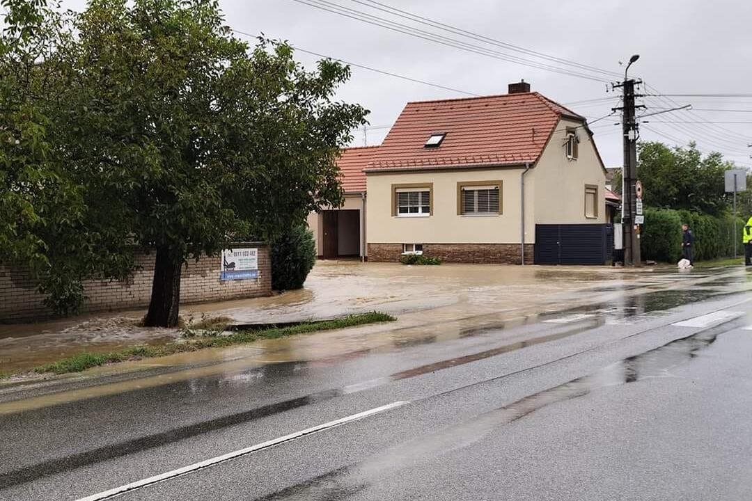 FOTO: V obci Radošovce zaplavilo vyše 50 domov, foto 13