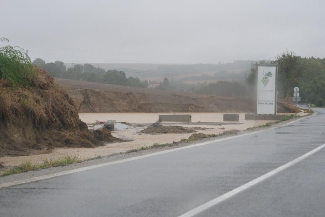 FOTO: Takto zasiahli povodne Senicu , foto 11